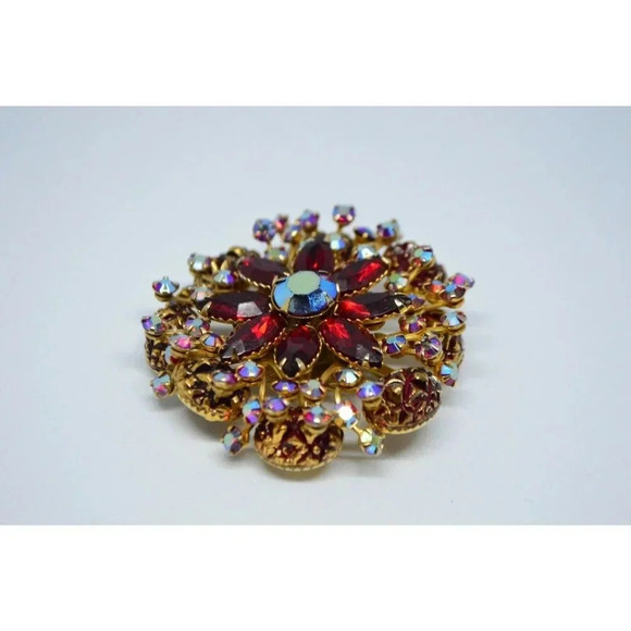 Red Aurora Borealis Molded Glass Rhinestone Large Gold Tone Brooch - Picture 3 of 5